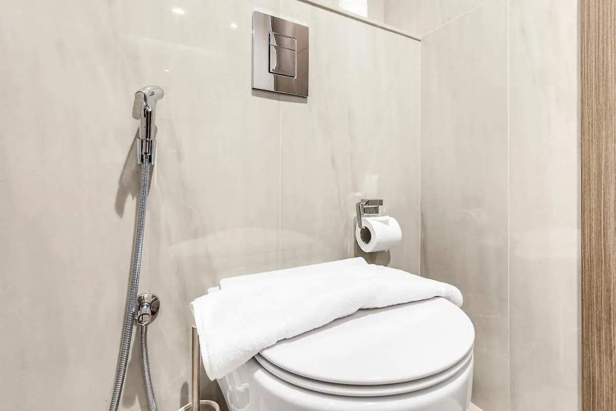 First Class 1Br Unobstructed Burj Views 두바이 아파트